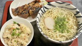 [沖縄市・泡瀬] すば処 うわちちで炙り軟骨そば